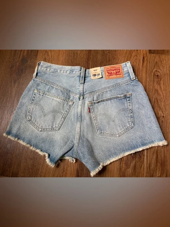 Levi’s 501 Shorts - Picture 7 of 9